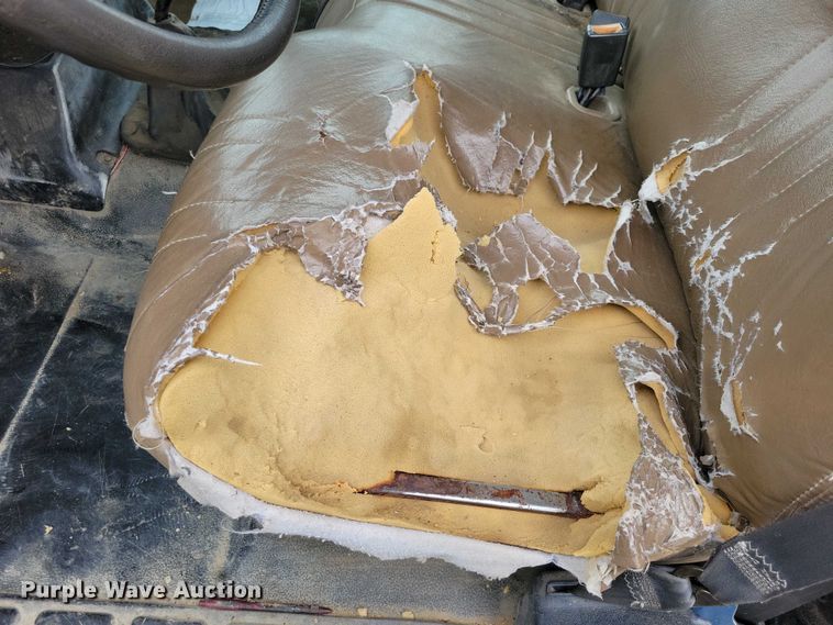 image for item DX6592 2000 Chevrolet  C7500 digger derrick truck