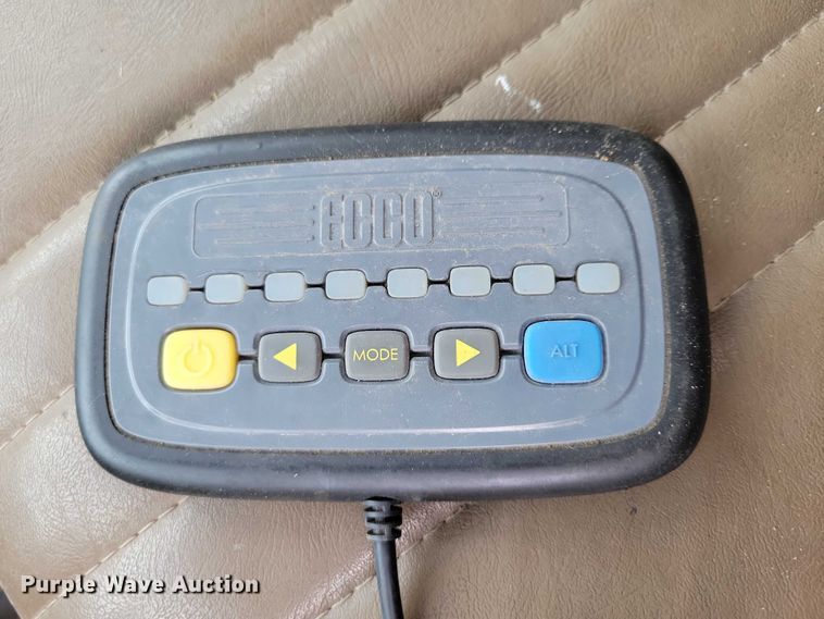 image for item DX6592 2000 Chevrolet  C7500 digger derrick truck