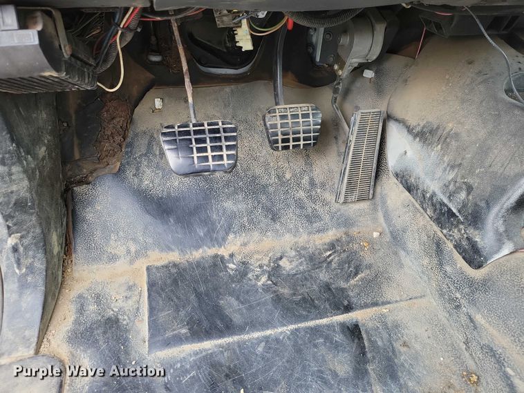 image for item DX6592 2000 Chevrolet  C7500 digger derrick truck