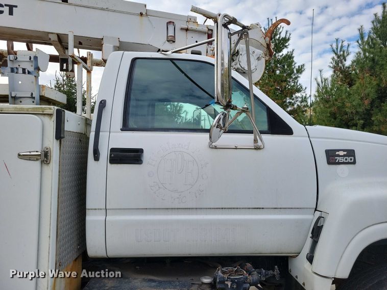 image for item DX6592 2000 Chevrolet  C7500 digger derrick truck