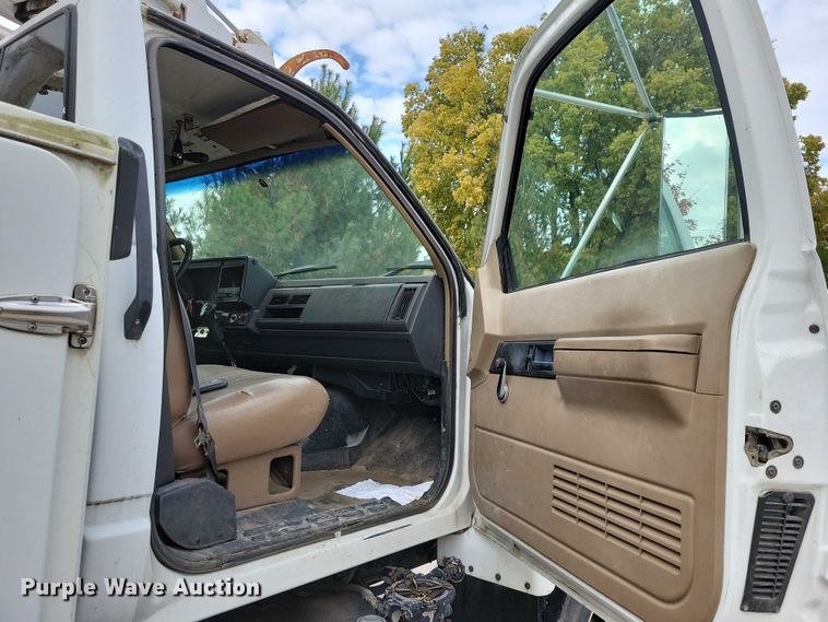 image for item DX6592 2000 Chevrolet  C7500 digger derrick truck