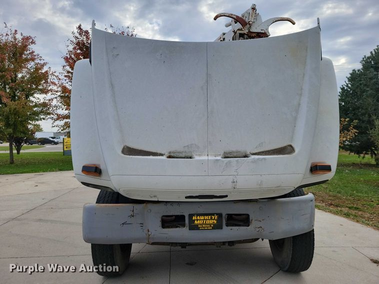 image for item DX6592 2000 Chevrolet  C7500 digger derrick truck