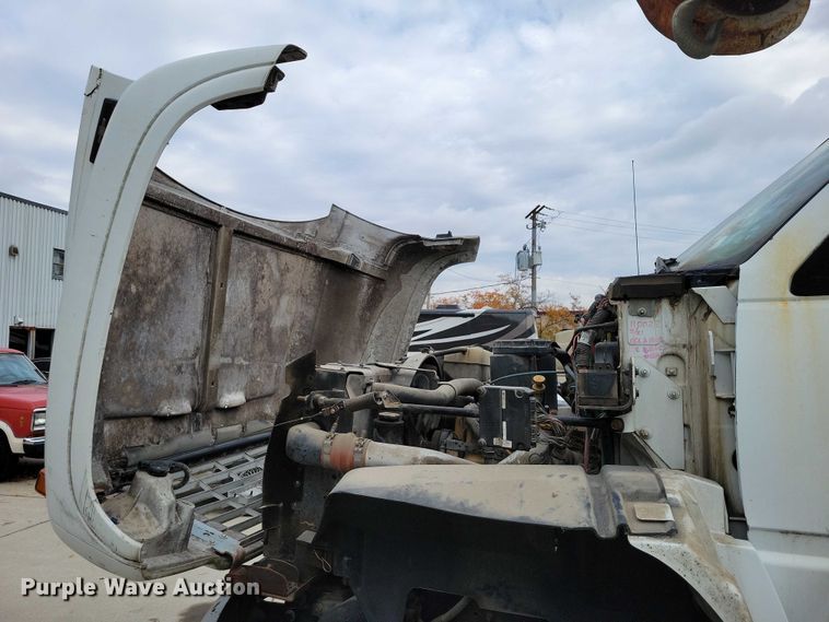 image for item DX6592 2000 Chevrolet  C7500 digger derrick truck