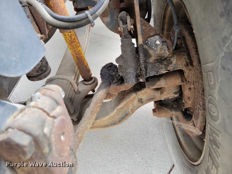 image for item DX6592 2000 Chevrolet  C7500 digger derrick truck