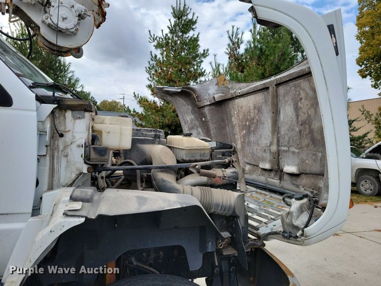 image for item DX6592 2000 Chevrolet  C7500 digger derrick truck