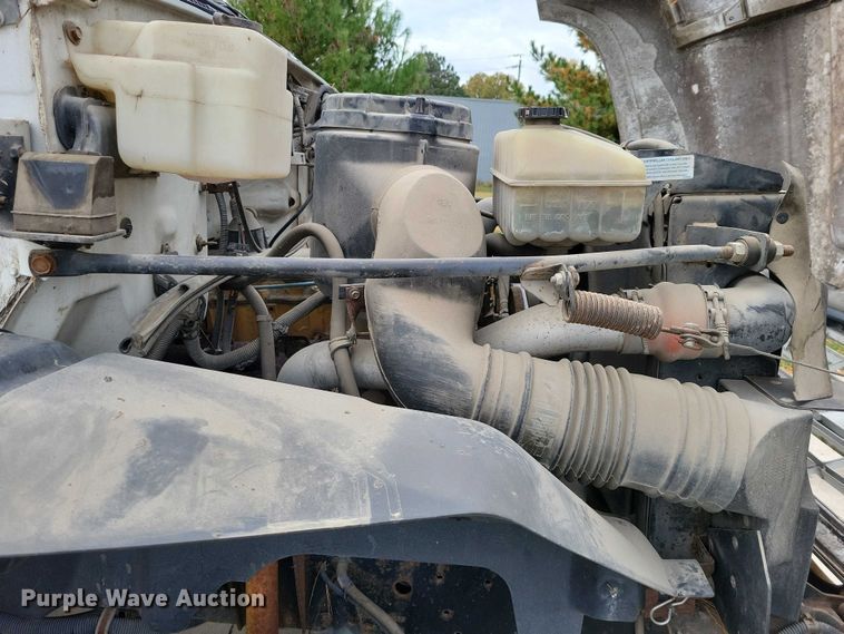 image for item DX6592 2000 Chevrolet  C7500 digger derrick truck