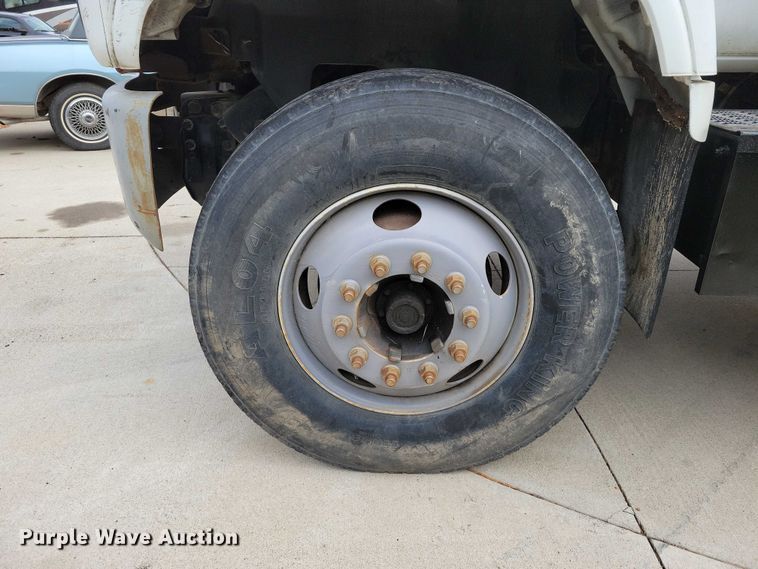 image for item DX6592 2000 Chevrolet  C7500 digger derrick truck