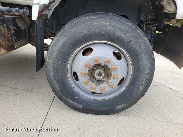 image for item DX6592 2000 Chevrolet  C7500 digger derrick truck