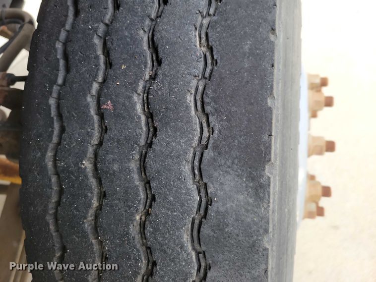 image for item DX6592 2000 Chevrolet  C7500 digger derrick truck