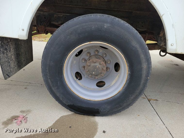 image for item DX6592 2000 Chevrolet  C7500 digger derrick truck