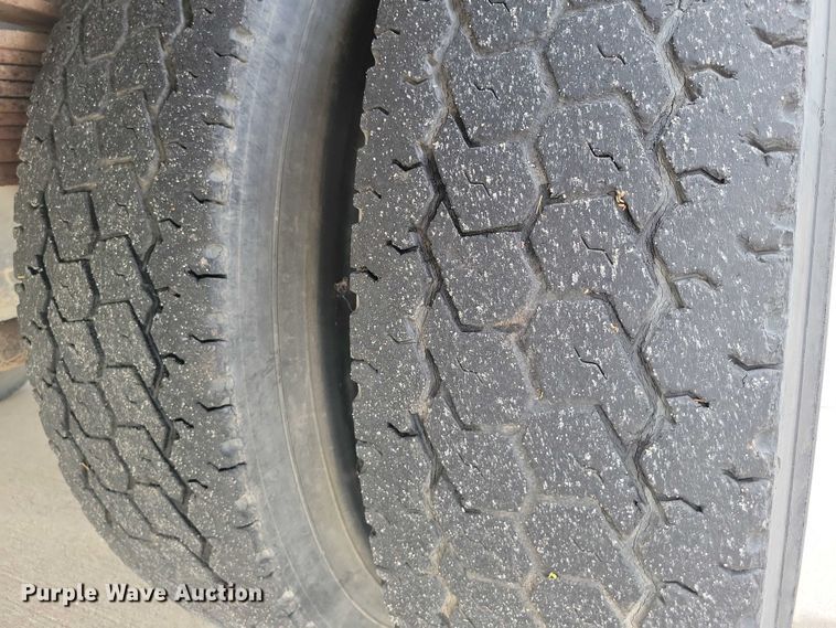 image for item DX6592 2000 Chevrolet  C7500 digger derrick truck