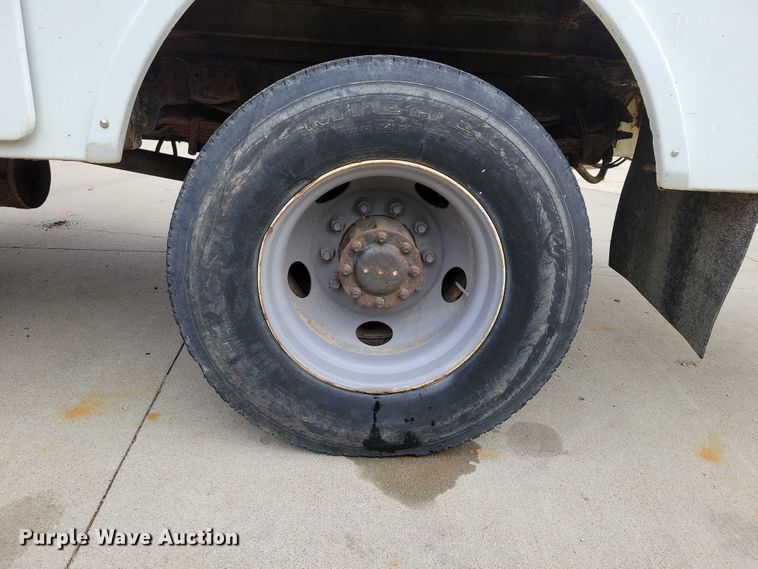 image for item DX6592 2000 Chevrolet  C7500 digger derrick truck