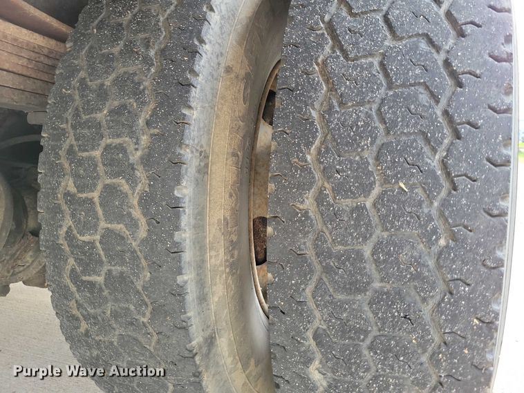 image for item DX6592 2000 Chevrolet  C7500 digger derrick truck