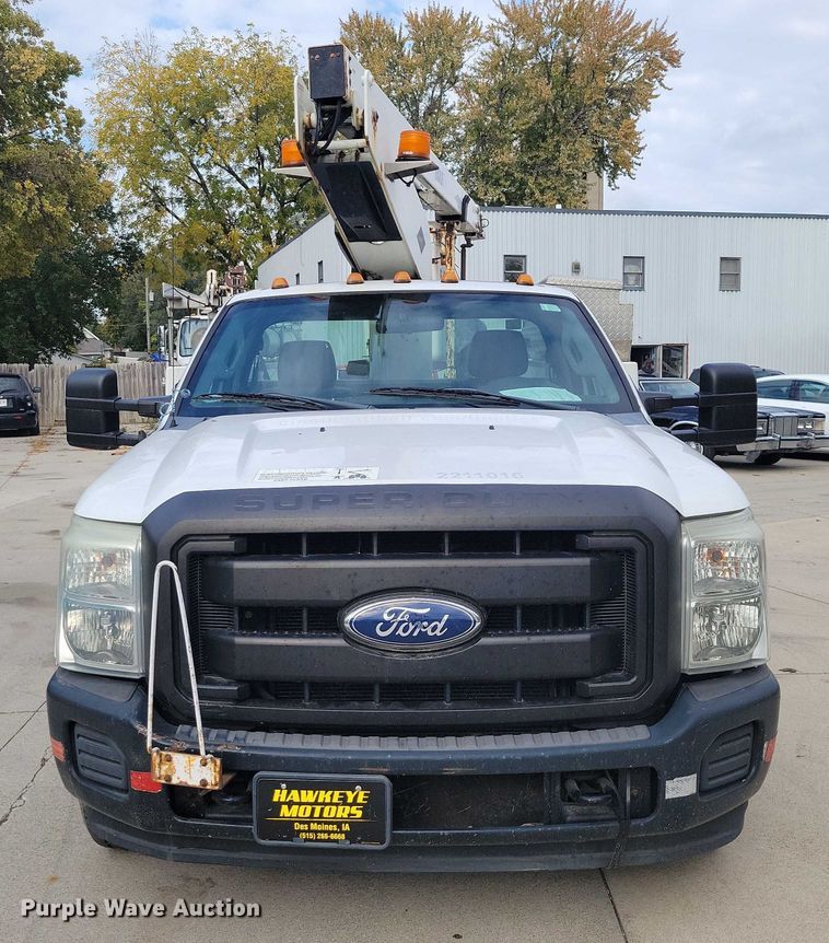 image for item DX6595 2011 Ford F350 Super Duty  bucket truck