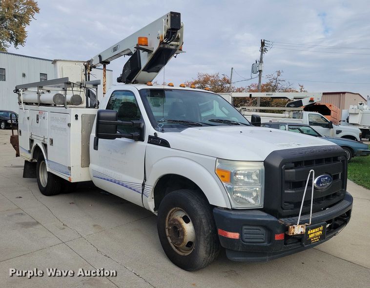 image for item DX6595 2011 Ford F350 Super Duty  bucket truck