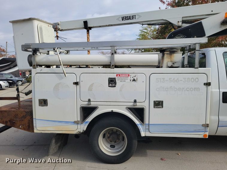image for item DX6595 2011 Ford F350 Super Duty  bucket truck