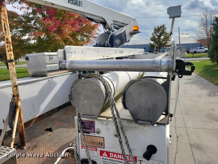 image for item DX6595 2011 Ford F350 Super Duty  bucket truck