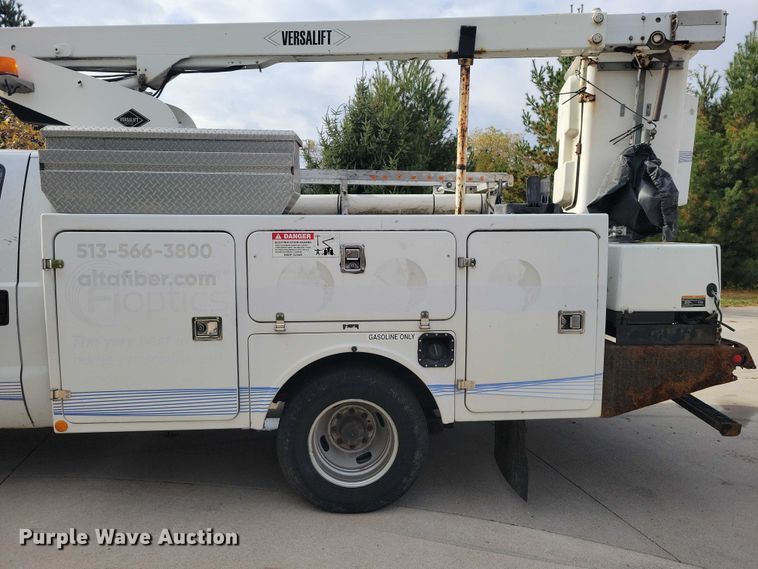 image for item DX6595 2011 Ford F350 Super Duty  bucket truck