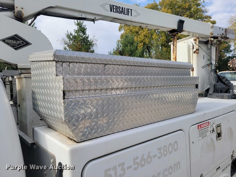 image for item DX6595 2011 Ford F350 Super Duty  bucket truck