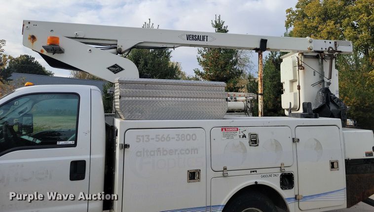 image for item DX6595 2011 Ford F350 Super Duty  bucket truck