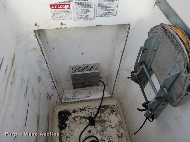 image for item DX6595 2011 Ford F350 Super Duty  bucket truck