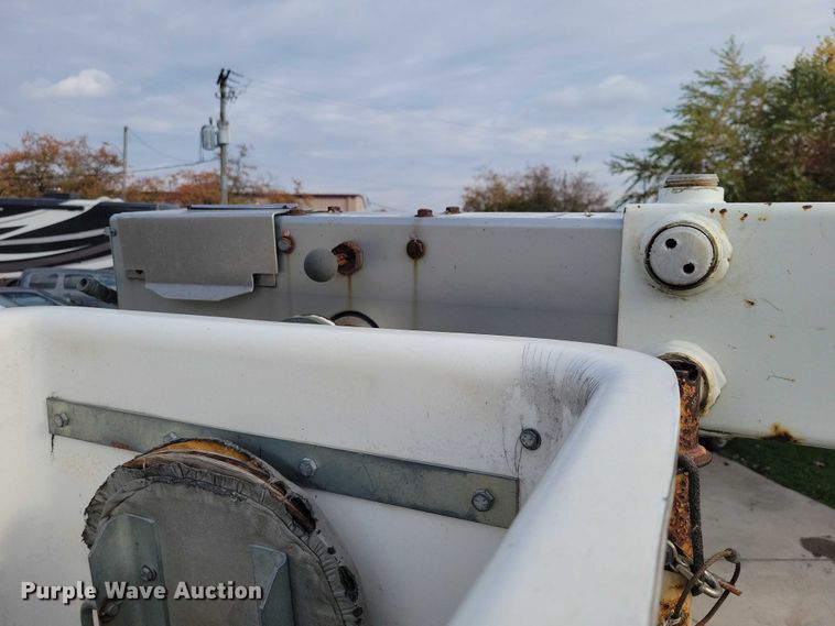 image for item DX6595 2011 Ford F350 Super Duty  bucket truck