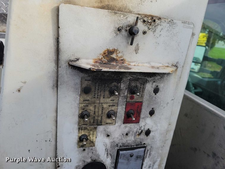 image for item DX6595 2011 Ford F350 Super Duty  bucket truck