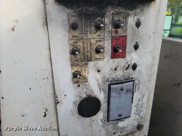 image for item DX6595 2011 Ford F350 Super Duty  bucket truck