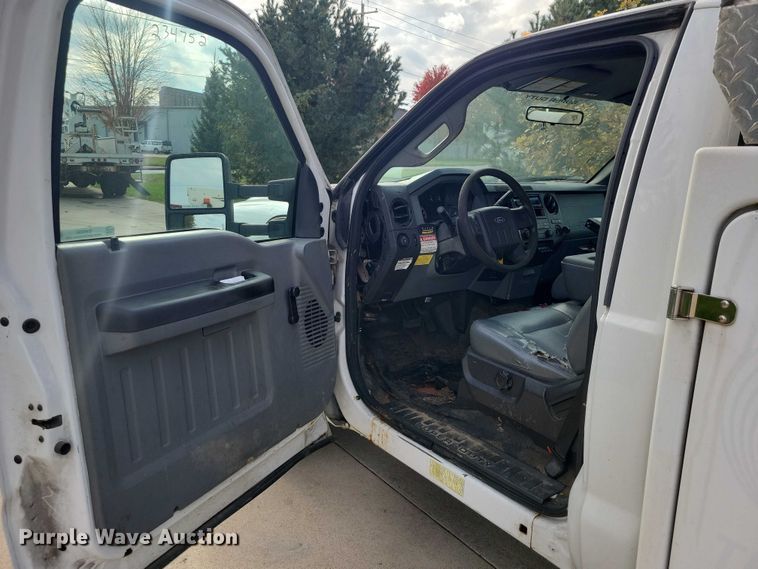 image for item DX6595 2011 Ford F350 Super Duty  bucket truck