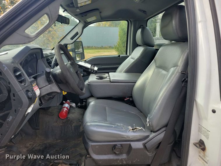 image for item DX6595 2011 Ford F350 Super Duty  bucket truck