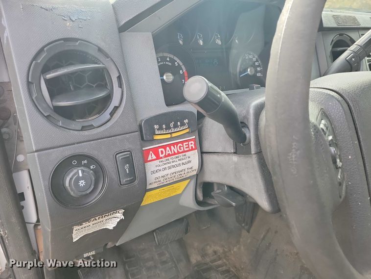 image for item DX6595 2011 Ford F350 Super Duty  bucket truck