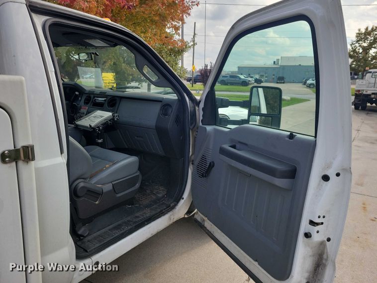 image for item DX6595 2011 Ford F350 Super Duty  bucket truck