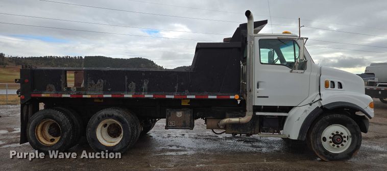 image for item DY1407 1999 Sterling Truck L7501 dump truck