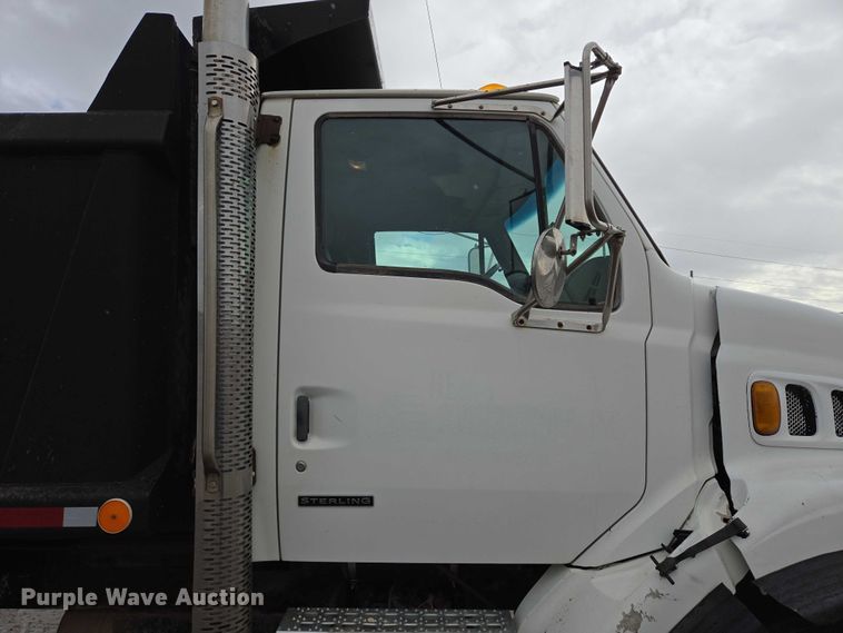 image for item DY1407 1999 Sterling Truck L7501 dump truck