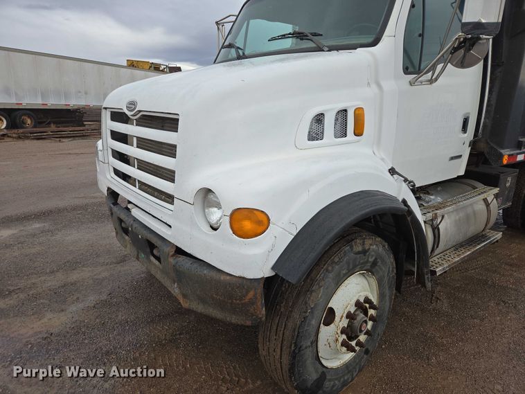 image for item DY1407 1999 Sterling Truck L7501 dump truck