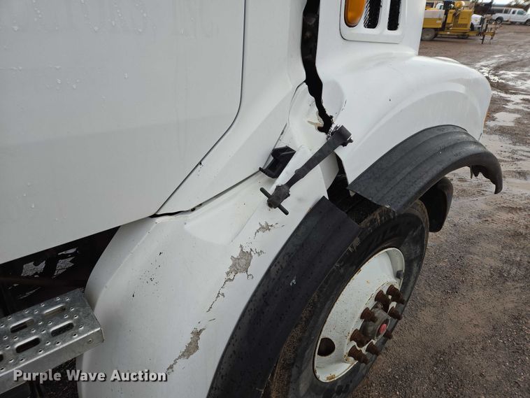 image for item DY1407 1999 Sterling Truck L7501 dump truck