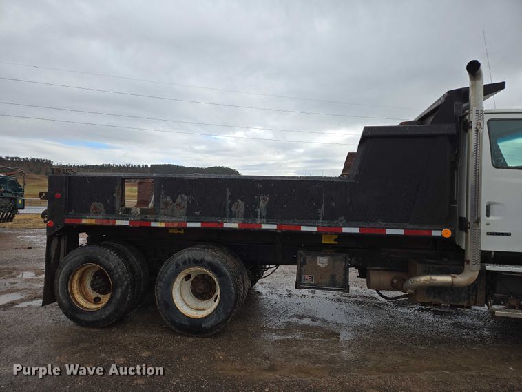 image for item DY1407 1999 Sterling Truck L7501 dump truck