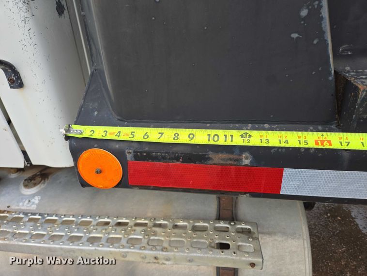 image for item DY1407 1999 Sterling Truck L7501 dump truck