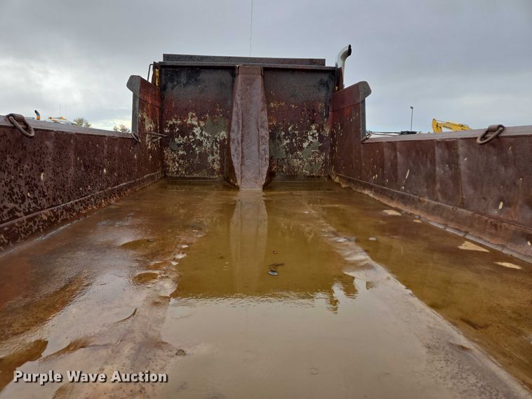 image for item DY1407 1999 Sterling Truck L7501 dump truck