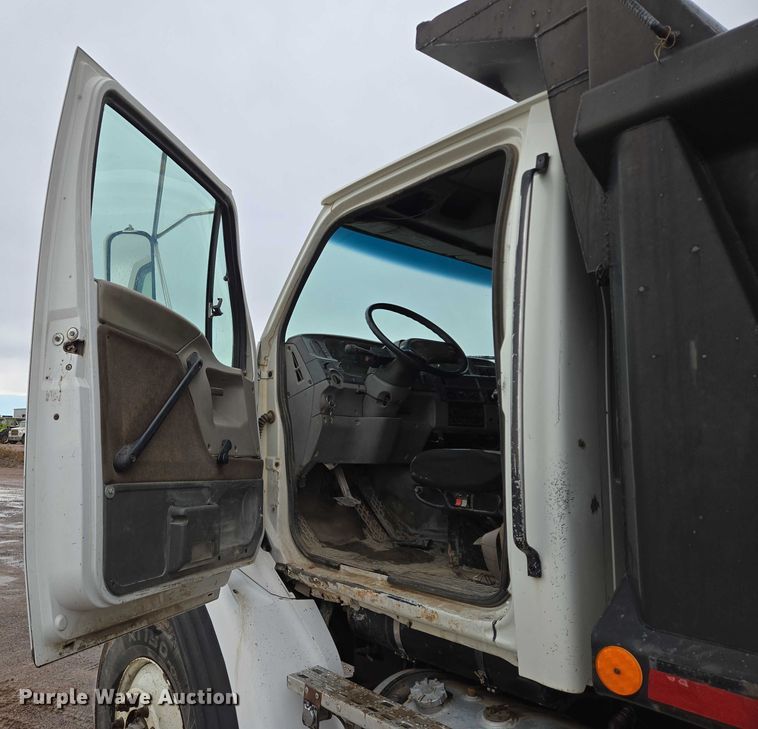 image for item DY1407 1999 Sterling Truck L7501 dump truck