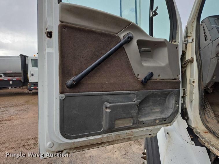 image for item DY1407 1999 Sterling Truck L7501 dump truck