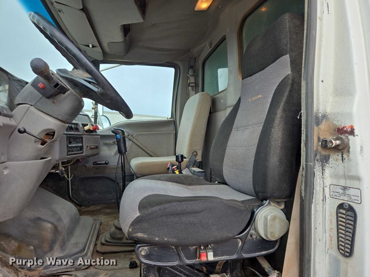 image for item DY1407 1999 Sterling Truck L7501 dump truck