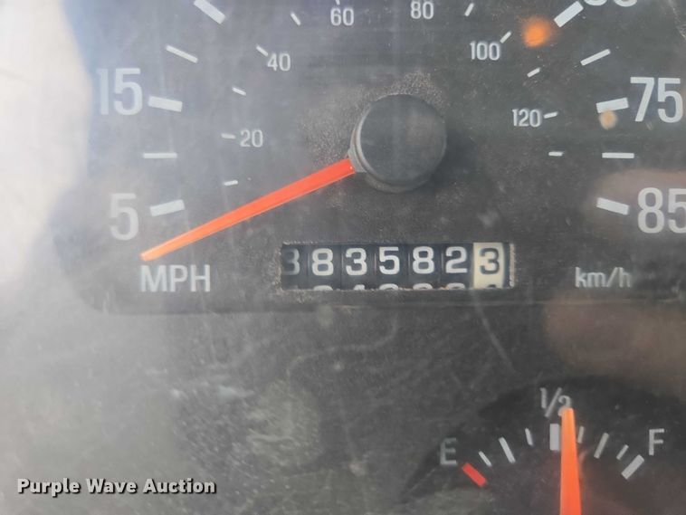 image for item DY1407 1999 Sterling Truck L7501 dump truck