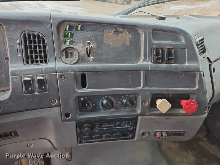 image for item DY1407 1999 Sterling Truck L7501 dump truck