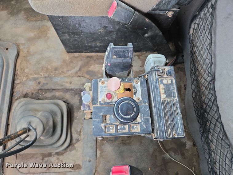 image for item DY1407 1999 Sterling Truck L7501 dump truck