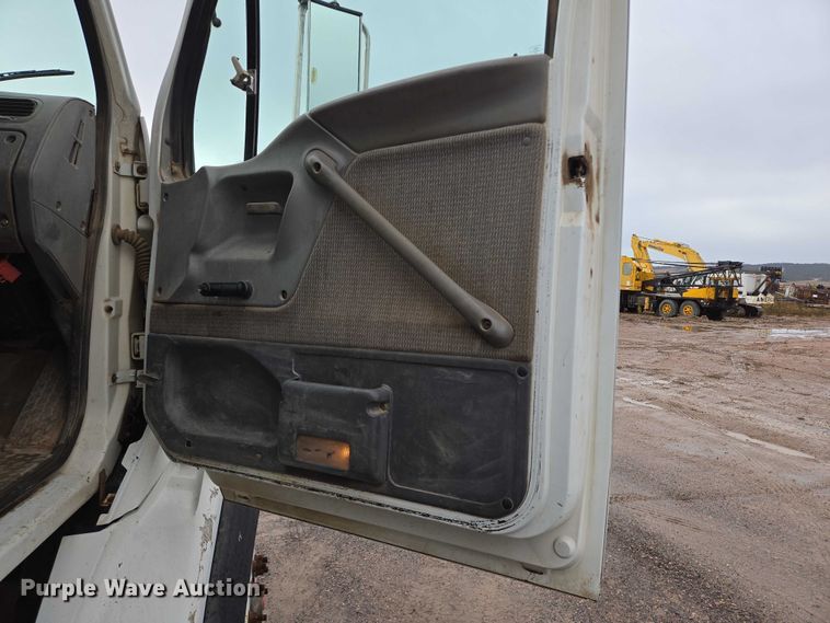 image for item DY1407 1999 Sterling Truck L7501 dump truck