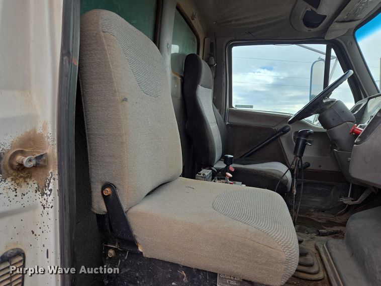 image for item DY1407 1999 Sterling Truck L7501 dump truck