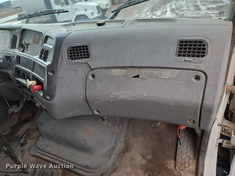 image for item DY1407 1999 Sterling Truck L7501 dump truck