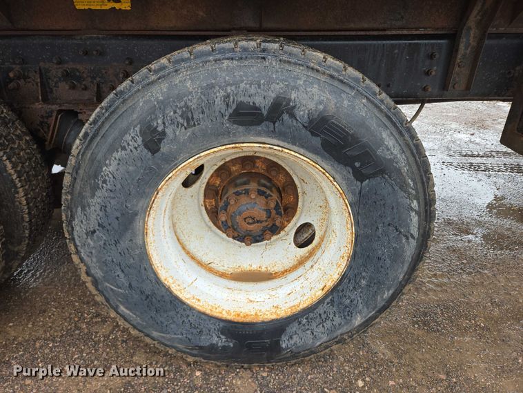 image for item DY1407 1999 Sterling Truck L7501 dump truck