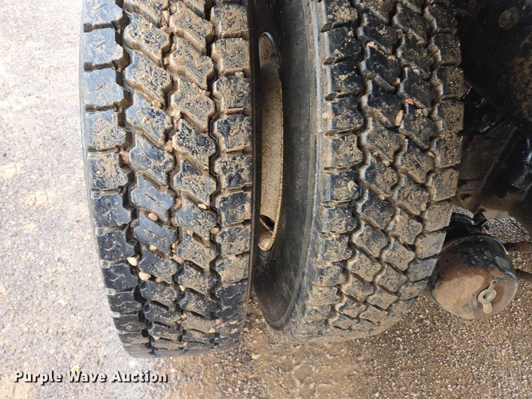 image for item DY1407 1999 Sterling Truck L7501 dump truck